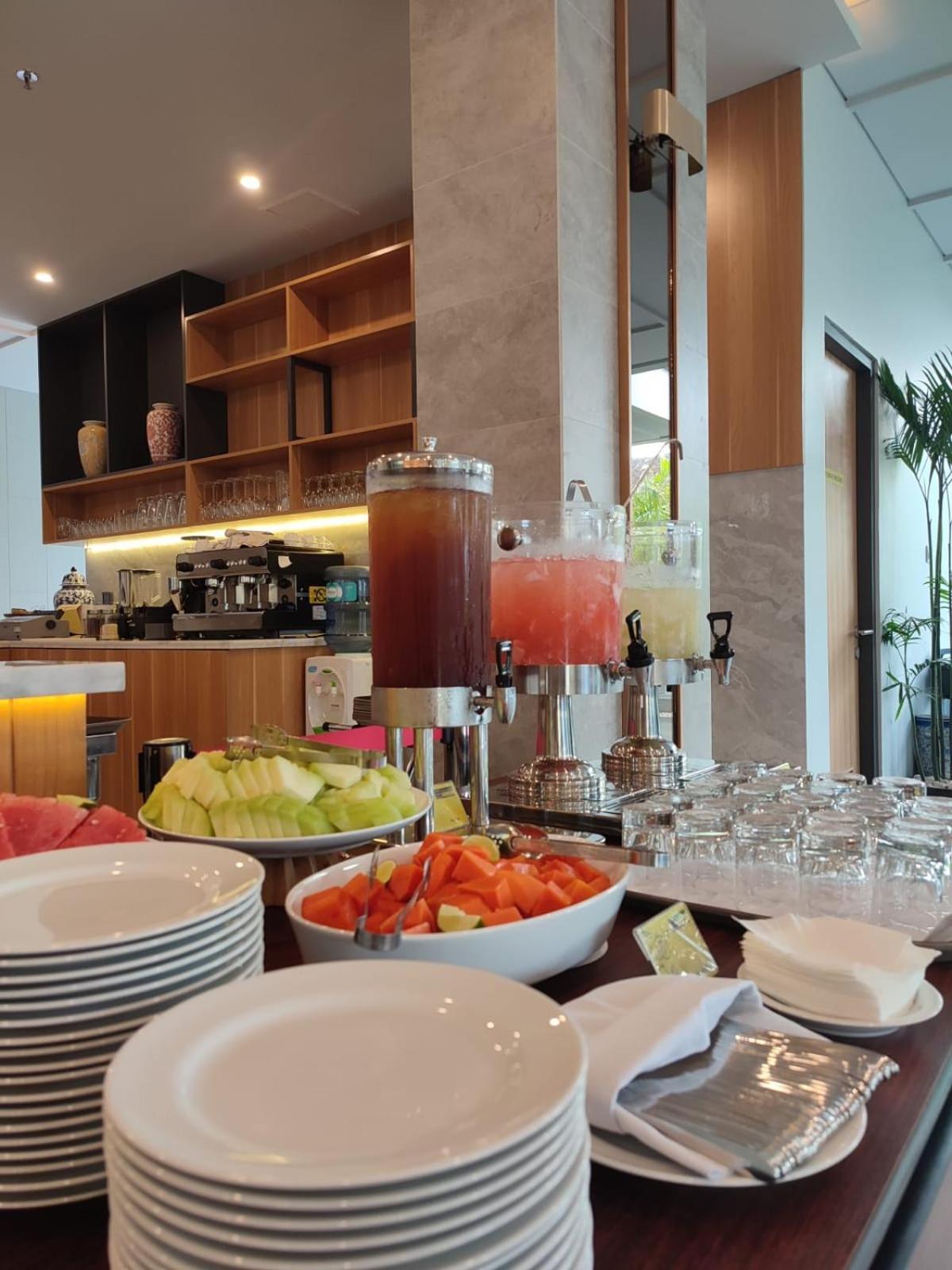Rv Hotel Gianyar Ubud  Bagian luar foto